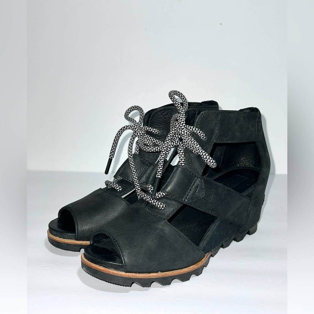 Sorel Women's Leather Joanie Lace Sandal Sz 9
In Black‎